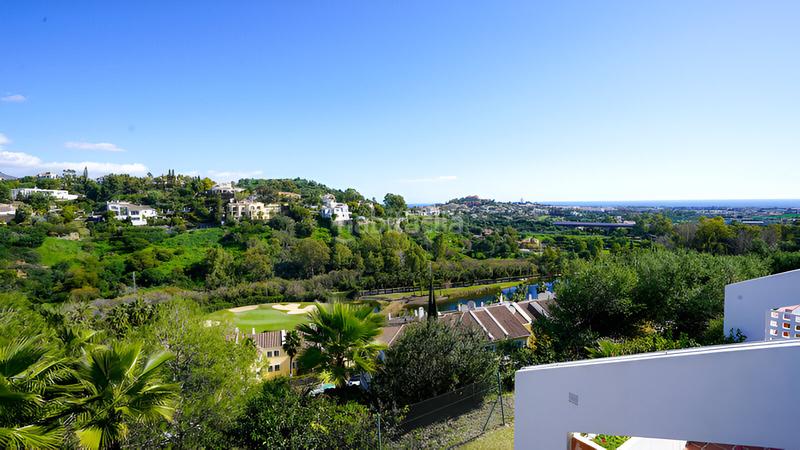 Foto edbdc10d-b5b3-4e51-b7b1-1ae526476b8e. Apartamento  en planta media en venta en Benahavís