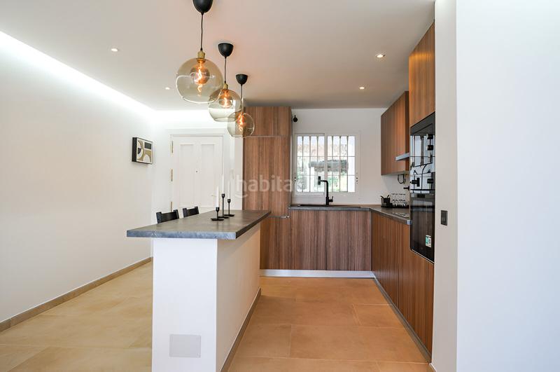 Foto f854accb-8ecd-40e9-b417-c25527db111a. Apartamento  en planta media en venta en Benahavís