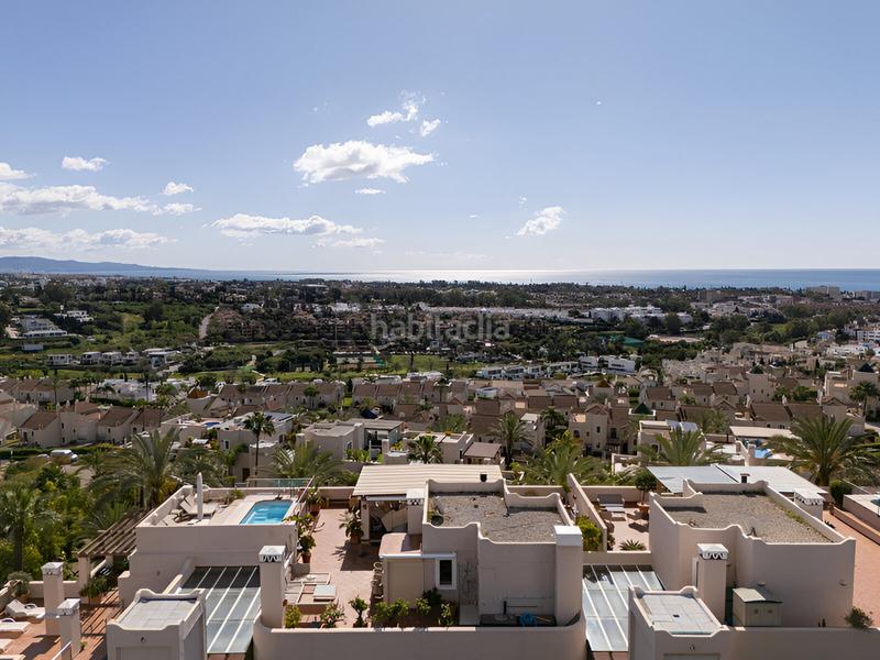 Foto 0ad48b8d-ef4a-4ccc-bd6a-3584bee3c5a9. Apartamento  en planta media en venta en el paraíso en Estepona