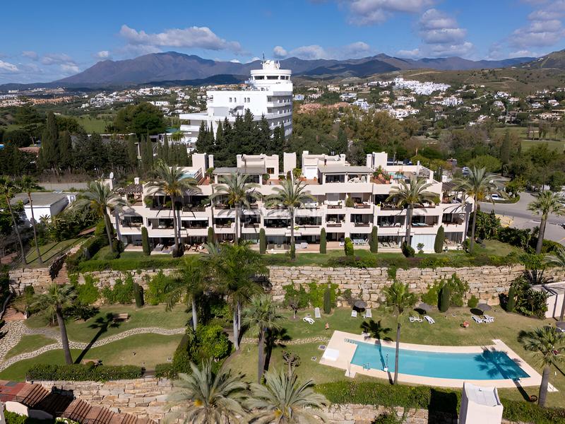 Foto 12c97e06-f2c9-40a2-b4e7-41e0b86c4332. Apartamento  en planta media en venta en el paraíso en Estepona