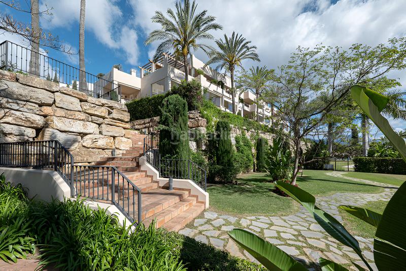 Foto 42b23a86-8b05-4fda-9cfb-db30e08fbc60. Apartamento  en planta media en venta en el paraíso en Estepona