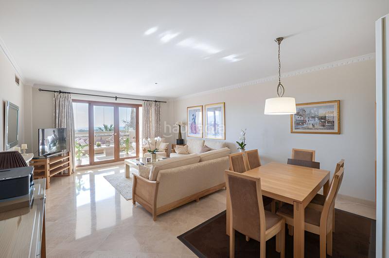 Foto 4777426e-8ccf-4ab4-8957-bc136a6cd886. Apartamento  en planta media en venta en el paraíso en Estepona