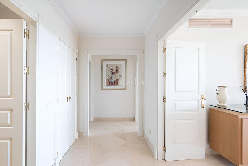 Foto 4913661f-f17a-43b6-8313-58293c924726. Apartamento  en planta media en venta en el paraíso en Estepona