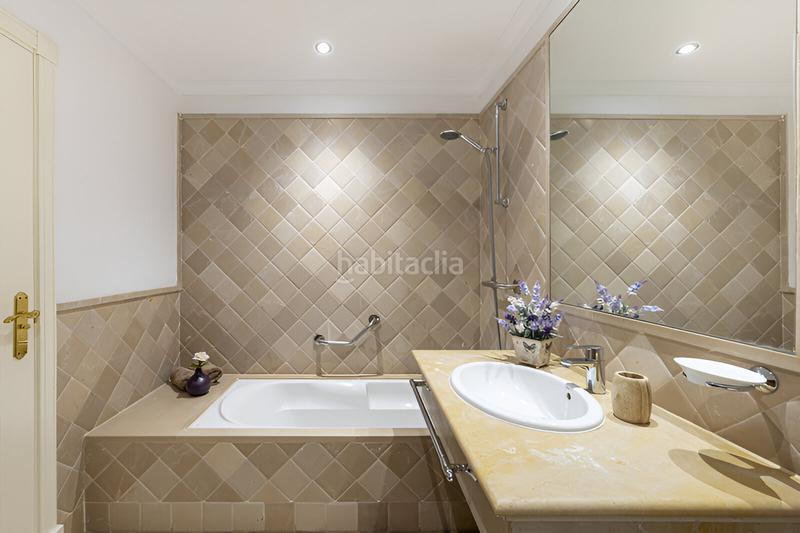 Foto 49263277-0938-4ee8-8ab6-e703d229d27e. Apartamento  en planta media en venta en el paraíso en Estepona