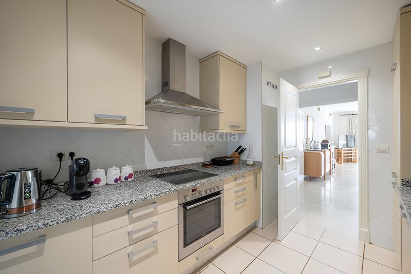 Foto 809c9a16-f76c-4d17-9460-3b30ce9b96e3. Apartamento  en planta media en venta en el paraíso en Estepona