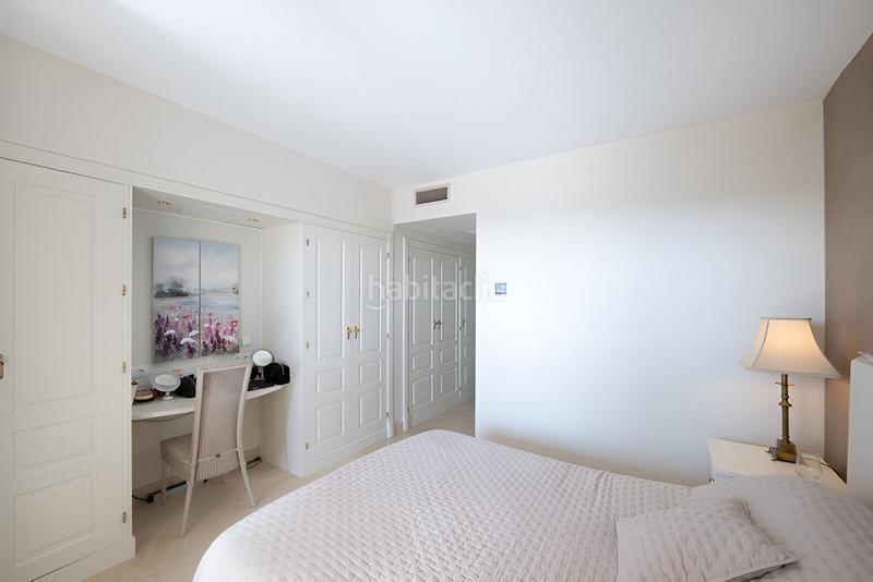 Foto a4156360-499b-46b9-b697-7c19ad0a6955. Apartamento  en planta media en venta en el paraíso en Estepona