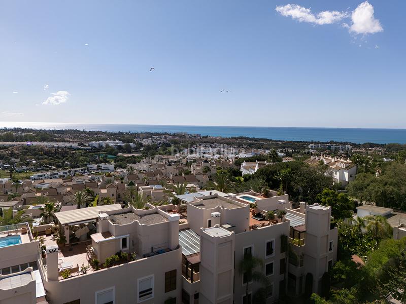 Foto a7c4c219-b567-4f63-b6a2-1e33cdde7f91. Apartamento  en planta media en venta en el paraíso en Estepona
