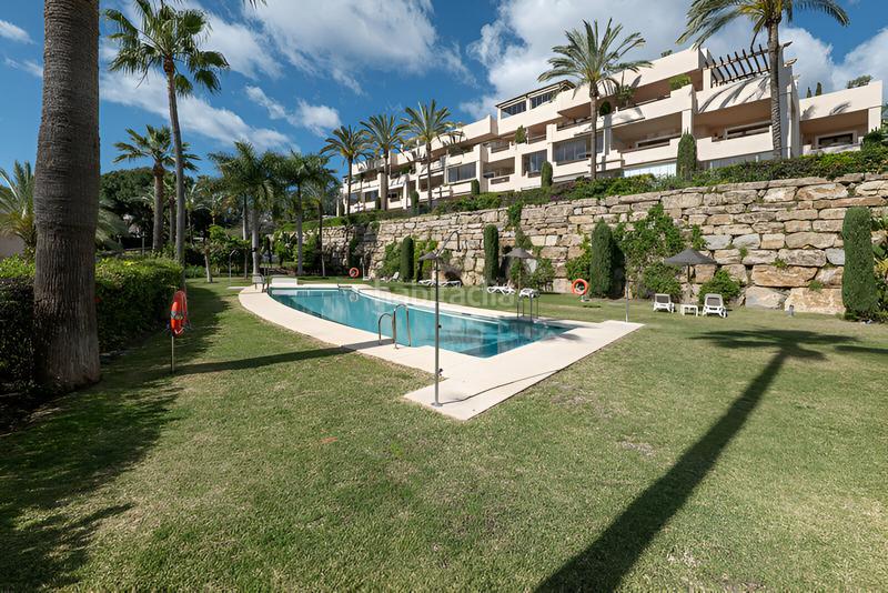 Foto b1b059dd-0aec-4572-b483-2d19419d1417. Apartamento  en planta media en venta en el paraíso en Estepona