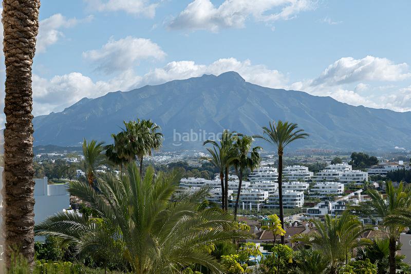 Foto bd0ecbb0-2b10-44c1-a882-60f1600bcfca. Apartamento  en planta media en venta en el paraíso en Estepona