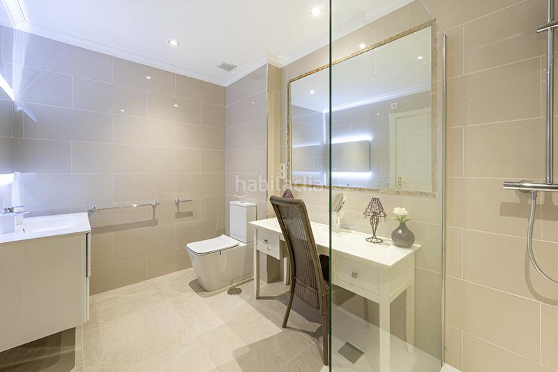 Foto c266fce3-18b8-4b33-9635-afbb753982bb. Apartamento  en planta media en venta en el paraíso en Estepona