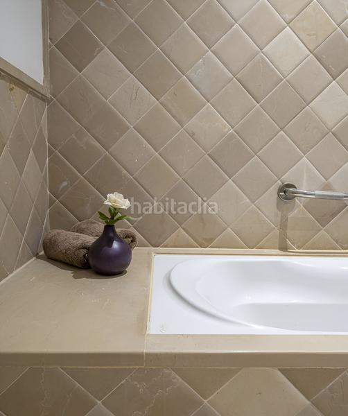 Foto c49359ef-bbb0-462f-99fd-aa7d257b579c. Apartamento  en planta media en venta en el paraíso en Estepona