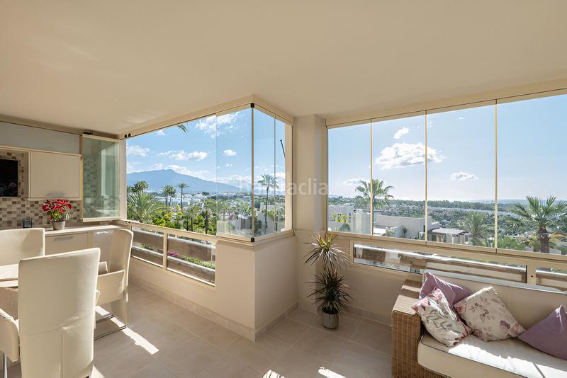 Foto cc811f71-c406-4ff5-afc8-023d03854606. Apartamento  en planta media en venta en el paraíso en Estepona