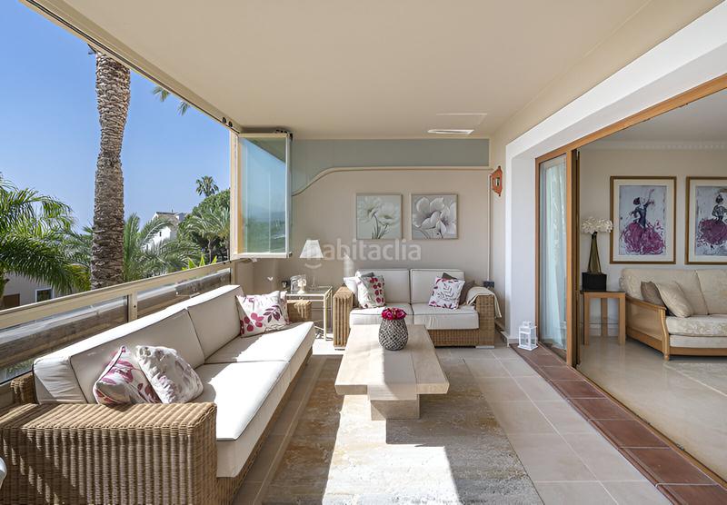 Foto d12cd2bd-3179-4ebd-b749-a682b3599b6f. Apartamento  en planta media en venta en el paraíso en Estepona