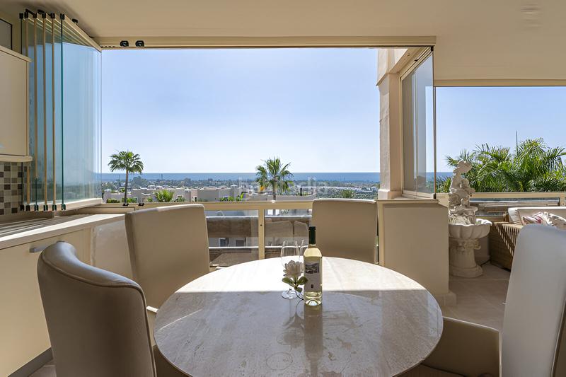 Foto d649b49c-e139-4357-aae3-b3f9a122136f. Apartamento  en planta media en venta en el paraíso en Estepona