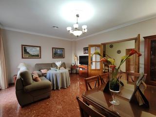 Casa adossada a Rute. Se vende bonita casa en el centro de rute (córdoba)