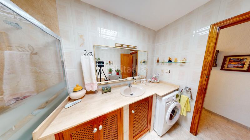 Foto a542aa73-8410-4ef2-8945-f39a6d7b75cd. Casa adosada duplex en venta en c/ real del barrio alto en Almería