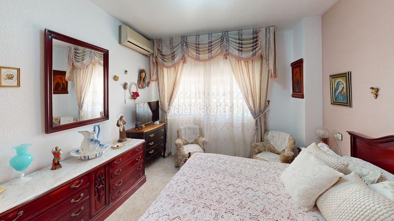 Foto bc001240-c2e4-49de-acd3-fec61b937781. Casa adosada duplex en venta en c/ real del barrio alto en Almería