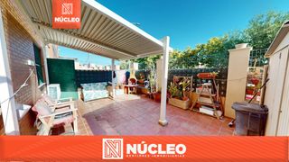 Flat  Calle antonia mercé. Magnífica vivienda con amplio patio privado, garaje y trastero e