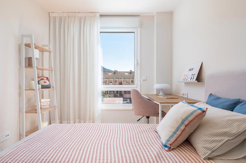 Foto 4cb0eae6-dc10-44d4-8321-ea78d8a636fc. Casa adossada 265m<sup>2</sup> amb aparcament a Berrioplano - berriosuso Berrioplano