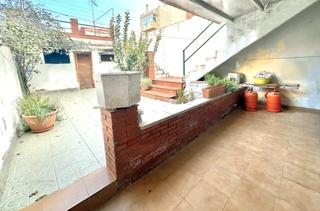 Casa adossada a Egara. Casa adosada con patio y  dos terrazas