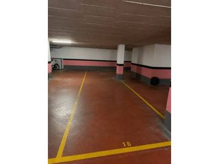 Aparcament cotxe  Calle francisco de vitoria. Se venden 2 plazas para coche  moto