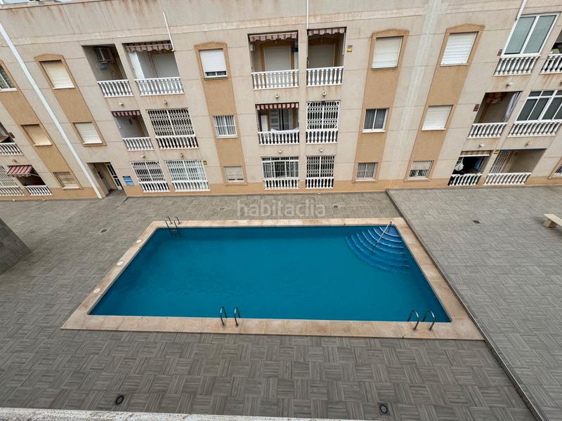 Foto 0c6c19cf-4814-47fc-9f0f-9a0210c4abf4. Pis amb piscina a Antonio Machado Torrevieja