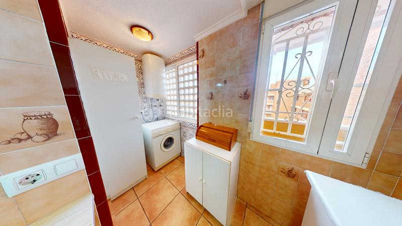 Foto 8e08f6bb-9177-44d1-986c-6be240b6ec7a. Attico con riscaldamento piscina in Playa de los Náufragos Torrevieja