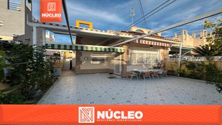 Semi detached house in Zona Carrefour - Urbanizaciones. Chalet adosado en venta en calle alondra