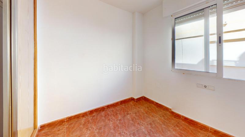 Foto 172c8bd7-65d0-455a-b098-594c8c71475f. Casa aparellada amb xemeneia aparcament piscina a Orihuela