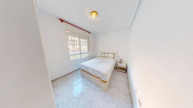 Foto 1b5700ca-976e-4ec9-9512-0498b2bb8d3e. Piso  en venta en calle moriones en Las Piscinas Naturales Torrevieja