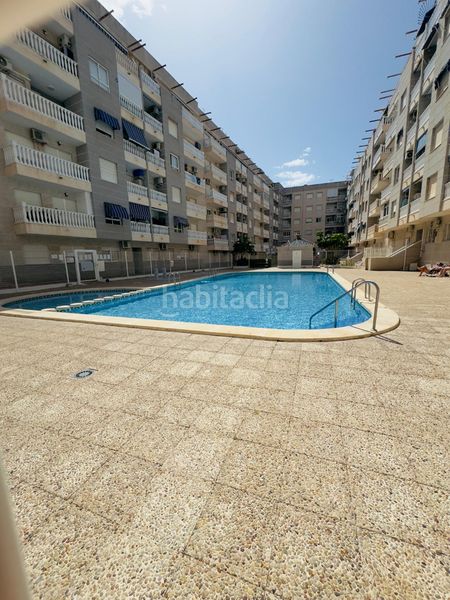 Foto a154d2fe-b905-4156-b41c-e08e83a4483a. Pis amb calefacció piscina a Antonio Machado Torrevieja