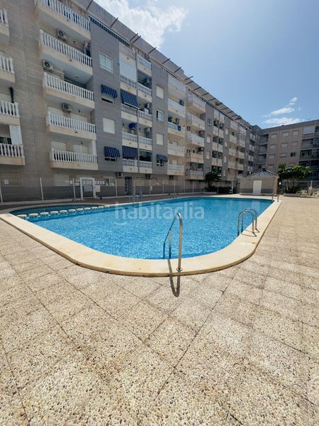 Foto a6138dd7-d102-4e06-b1e3-84b61ff32b32. Pis amb calefacció piscina a Antonio Machado Torrevieja