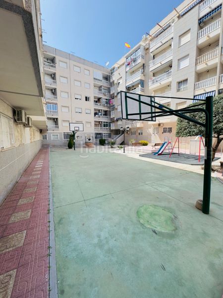 Foto b2a5cfa3-d2cf-4896-8ce1-0b39e0e97de8. Pis amb calefacció piscina a Antonio Machado Torrevieja