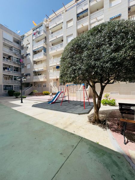 Foto fcff57ba-918c-4408-9bcb-e0de9bf81c03. Pis amb calefacció piscina a Antonio Machado Torrevieja