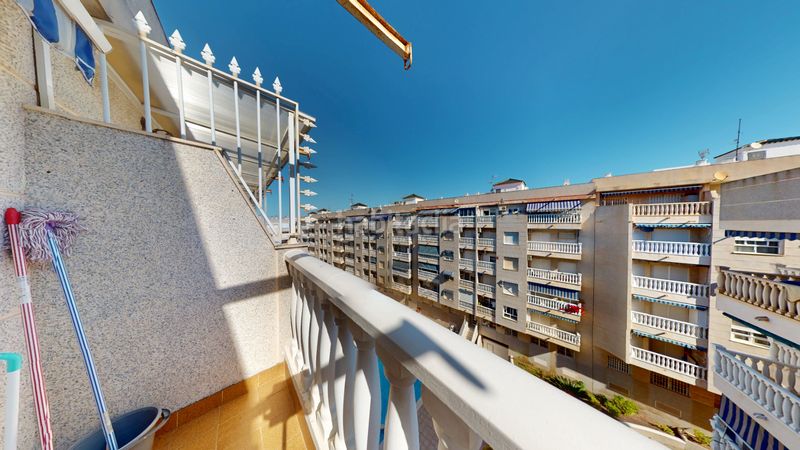 Foto 445e6546-99d6-44b8-8c14-55a992a64580. Àtic amb calefacció piscina a Antonio Machado Torrevieja