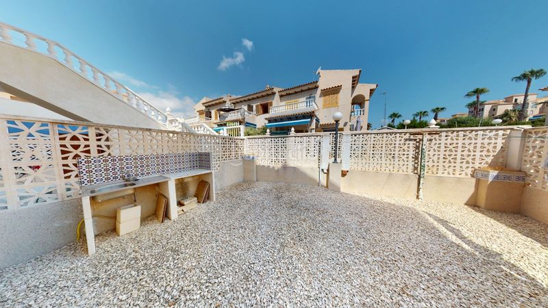 Foto f0a43c8b-6a30-4a62-8fea-8a6ee0ba0237. Casa a Torreblanca Torrevieja