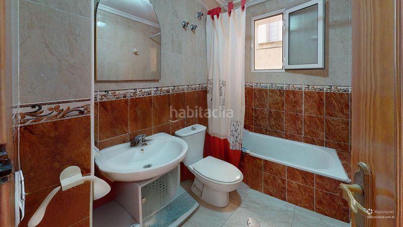 Foto e7d86968-2308-4387-9ea6-00fe5aba713e. Pis amb calefacció piscina a Antonio Machado Torrevieja