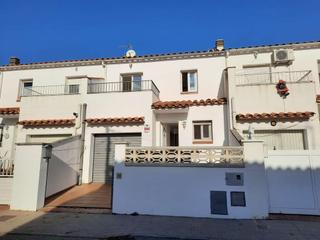 Casa adossada  Carrer palafrugell. Casa adosada con piscina comunitaria