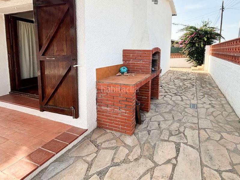 Foto 73280ee6-bcb3-4723-b8ce-e29743f417e4. Casa  independiente con jardín privado en Riells Escala (L´)
