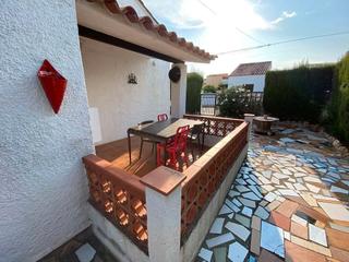 Casa  Carrer fitora. Casa con jardín privado, situada a unos 1000m de la playa de rie