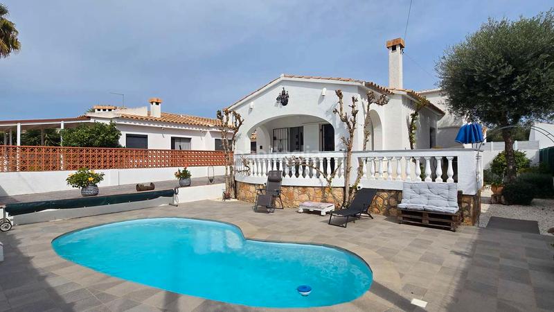 Foto ad9f83f8-35d6-427e-bd4d-ba848a37ada4. Xalet amb aparcament piscina a Riells Escala (L´)