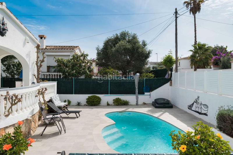 Foto e8508163-0716-4eac-aaae-3d2b4c6267d1. Xalet amb aparcament piscina a Riells Escala (L´)