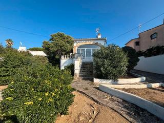 Casa  Carrer pinedes. Casa con licencia turística a 1000m de la playa de riells