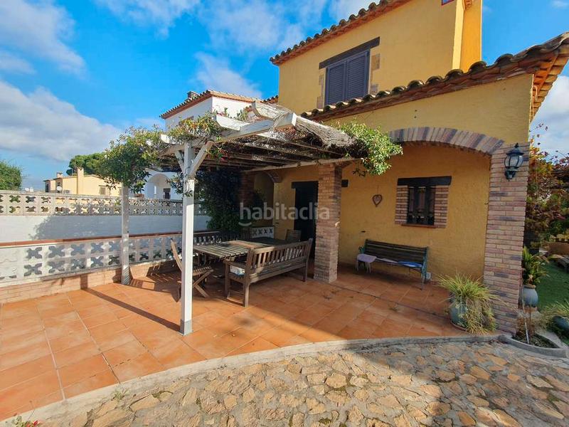 Foto 460e017b-6578-4a17-8ef8-63c2a2f4de81. Casa adosada en Riells Escala (L´)