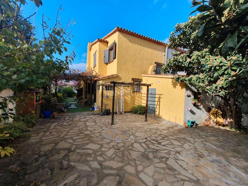 Foto 6dc4b06a-0a3d-4cd5-a2a9-b38a616727a9. Casa adosada en Riells Escala (L´)