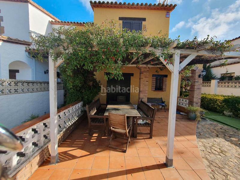 Foto 98d18435-a6b1-4d01-811f-a755fddeb963. Casa adosada en Riells Escala (L´)