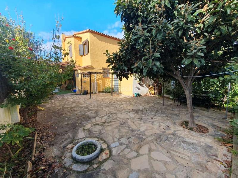 Foto 1365b1e2-8732-4d2f-b50b-c3a9ff6d2b2e. Casa adossada amb xemeneia calefacció a Riells Escala (L´)