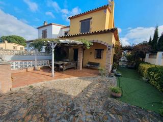 Casa adossada a Riells