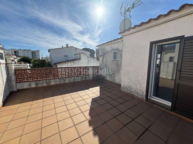 Foto d1f4c18e-a614-402d-a315-9aca1e54ff5e. Casa aparellada amb aparcament piscina a Riells Escala (L´)