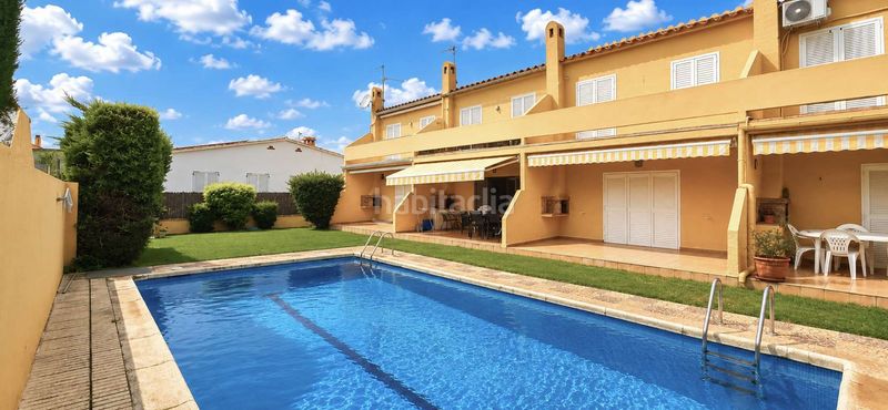 Foto f7796fb4-d6c6-49b7-bd6a-e1f3c0ecd4ea. Casa adossada amb aparcament piscina a Riells Escala (L´)